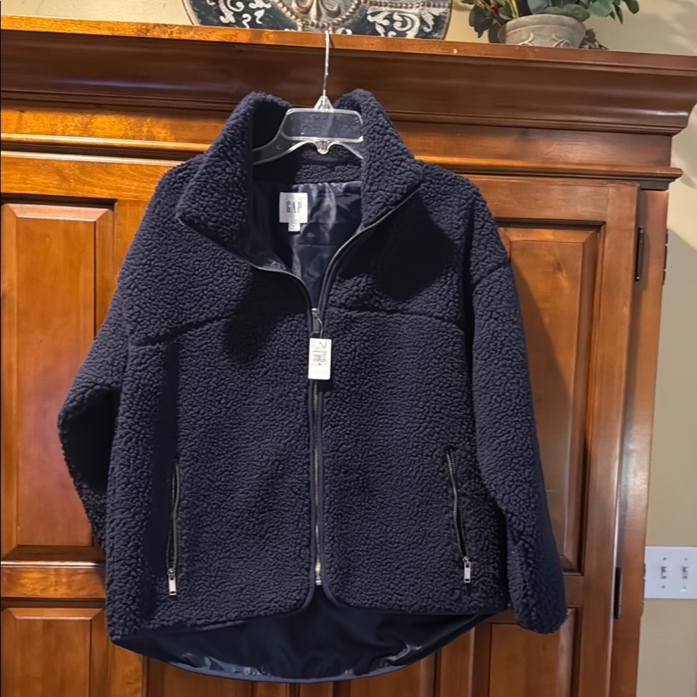 NWT GAP women’s Midnight Blue Sherpa Jacket size medium